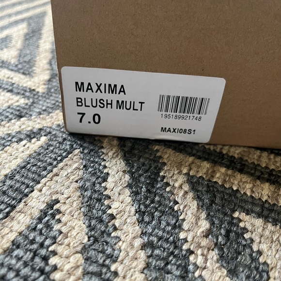 Steve Madden Maxima Sneaker - Picture 3 of 6